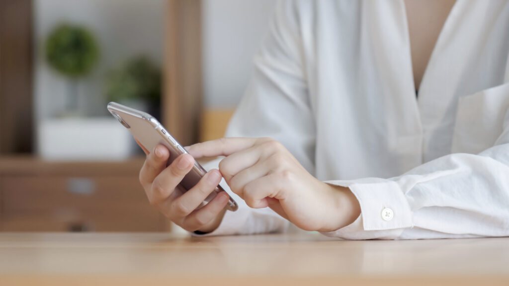  2-2. スマホ・PC社会が加速させる眼輪筋の衰え