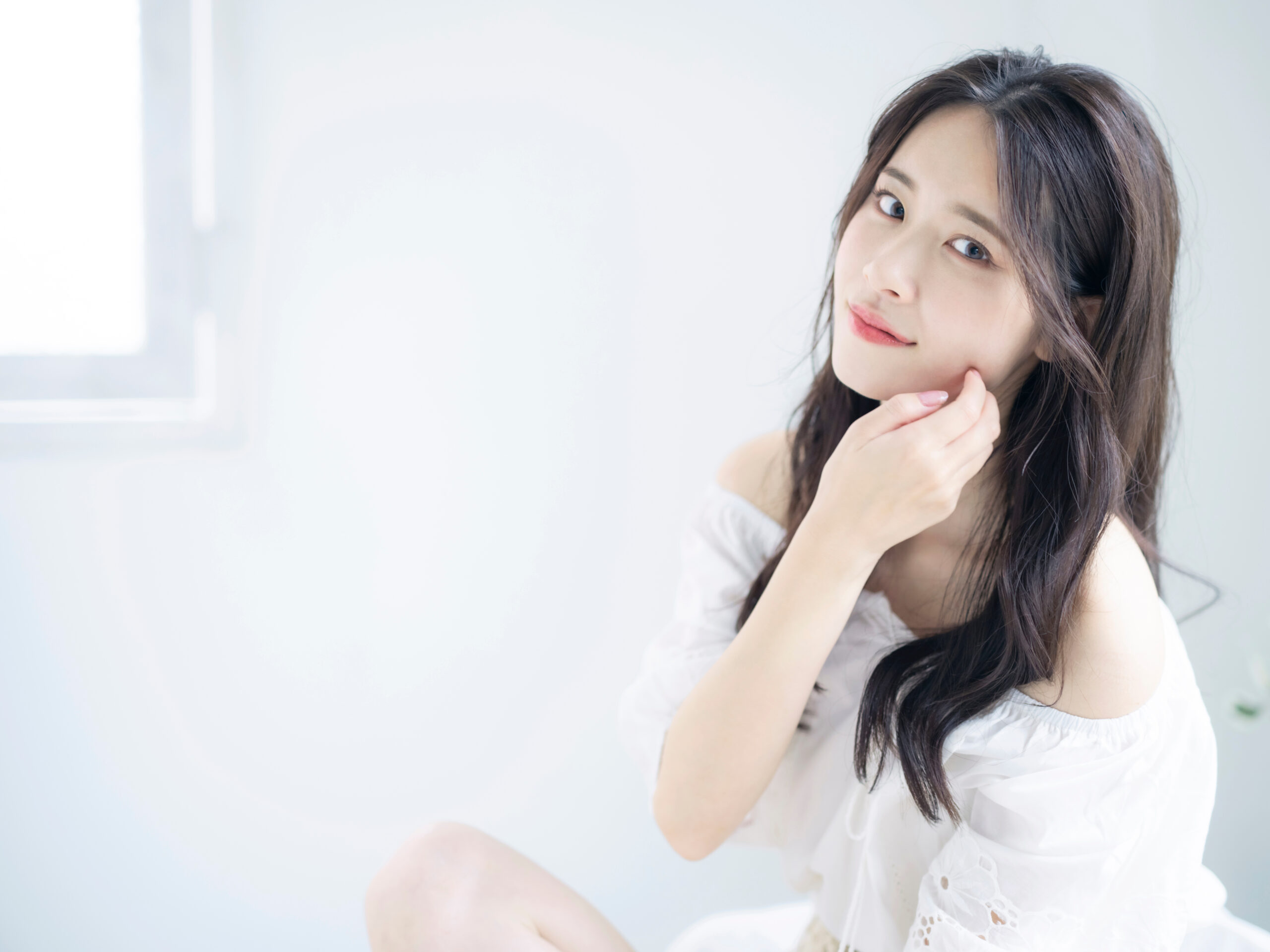 コンシーラーでは消えない「茶クマ」の真実