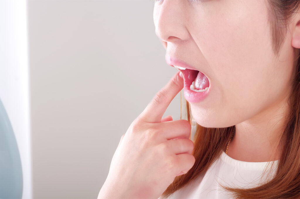 2-1. 眼輪筋を鍛えて脂肪の突出を食い止める「3分エクササイズ」